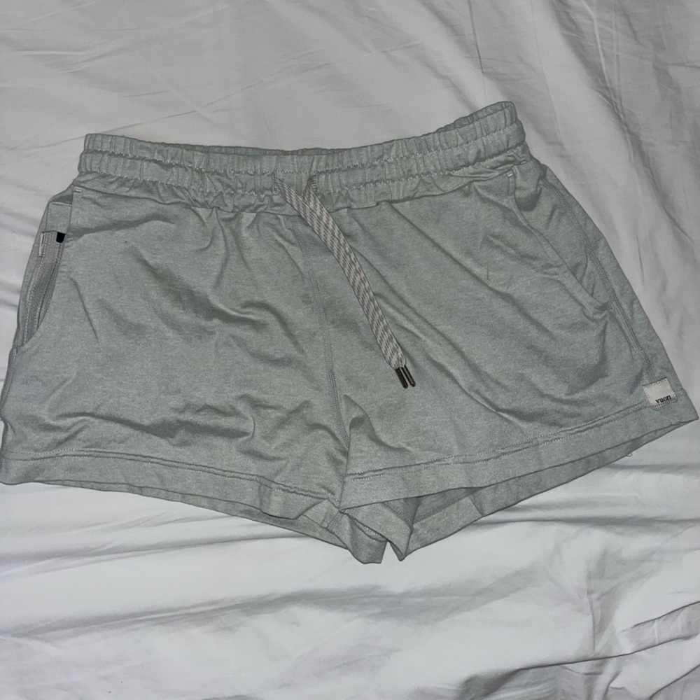 Vuori halo performance short dream knit
